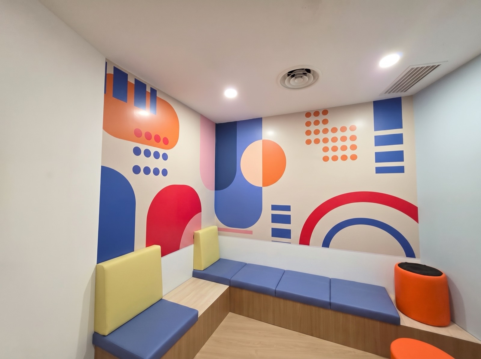Feature-wall mural — lounge area